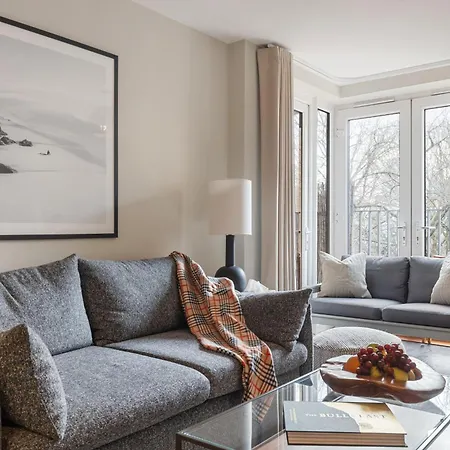 Modern In East End Apartment London
