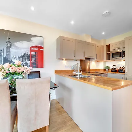 Luxury 2 Bedroom 2 Bathroom - Prime Location In Tower Bridge Bridge Apartment