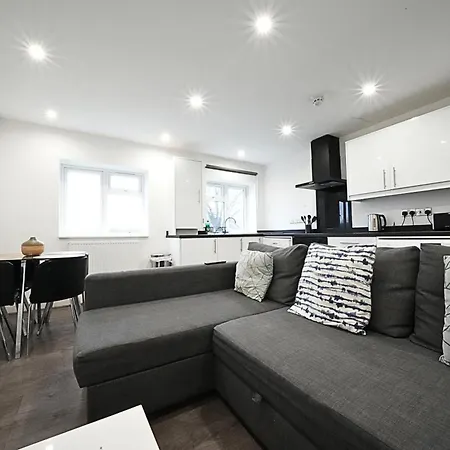Hatton Heathrow Airport- Free Parking-free Underground To And From Heathrow Airport Hatton Cross Picture-see Fast Hatton Cross To 30min
