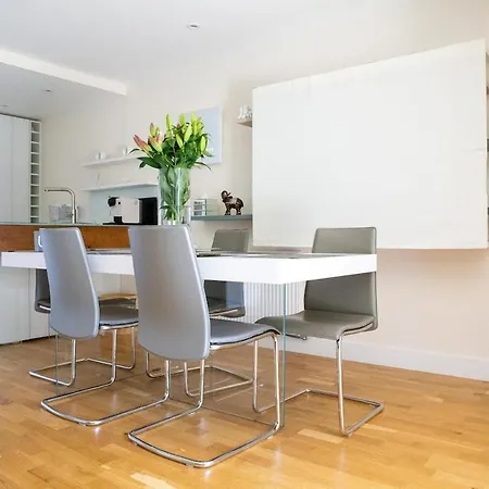 New 3 Bedroom Near Tower Bridge Apartment