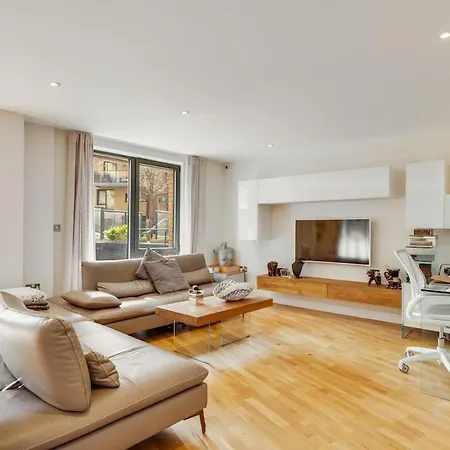 New 3 Bedroom Near Tower Bridge * London