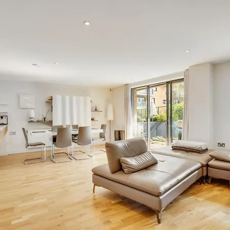New 3 Bedroom Near Tower Bridge Apartment