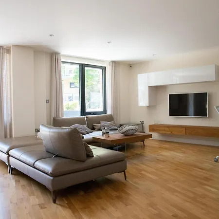 New 3 Bedroom Near Tower Bridge