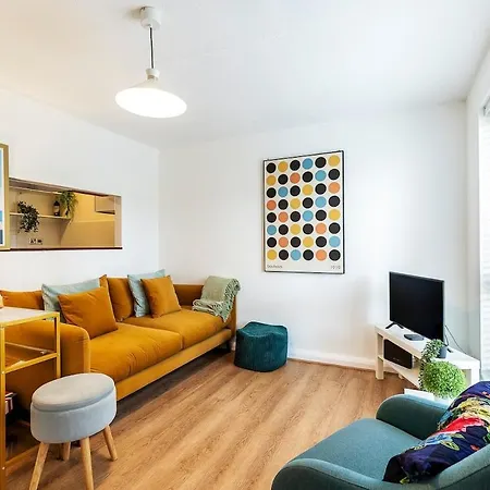 Cosy 1-bed Flat Near London