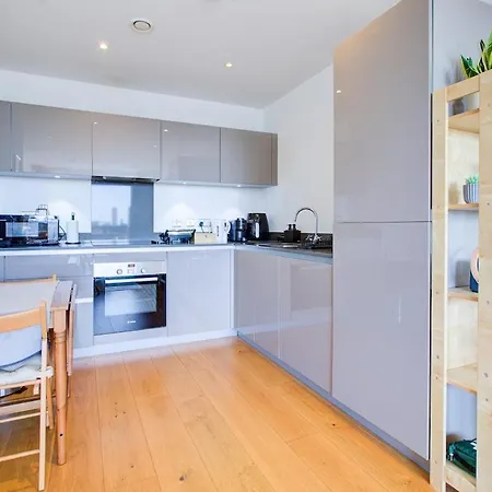 Modern 1-bed Entire Apartment, Zone 2 Apartment London