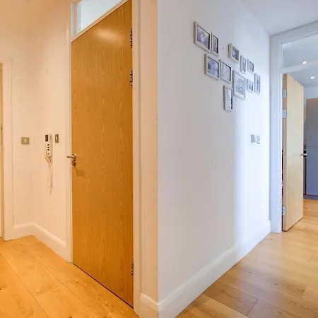 Apartment Modern 1-bed Entire Apartment, Zone 2 London