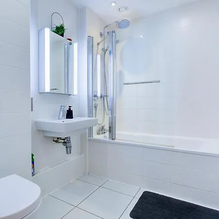 Modern 1-bed Entire Apartment, Zone 2 Apartment