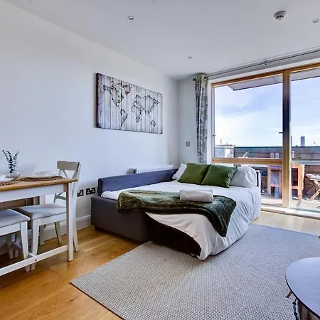 Modern 1-bed Entire Apartment, Zone 2 * London