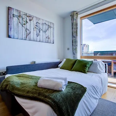 Modern 1-bed Entire Apartment, Zone 2 Apartment London