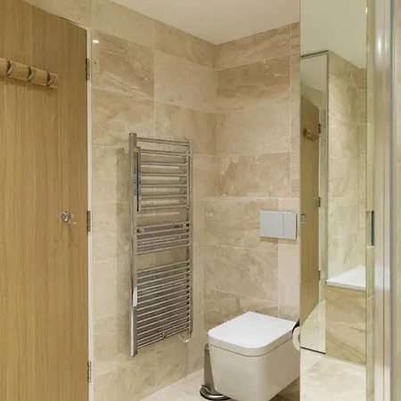 New 3 Bedroom Near Tower Bridge Apartment