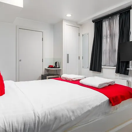 The Whitechapel 4*
