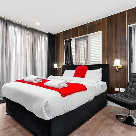 The Whitechapel Hotel 4*