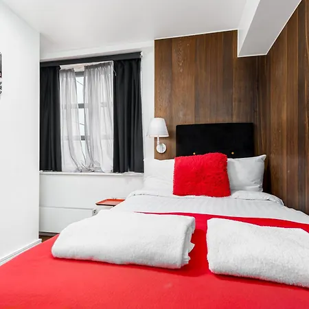 The Whitechapel 4*