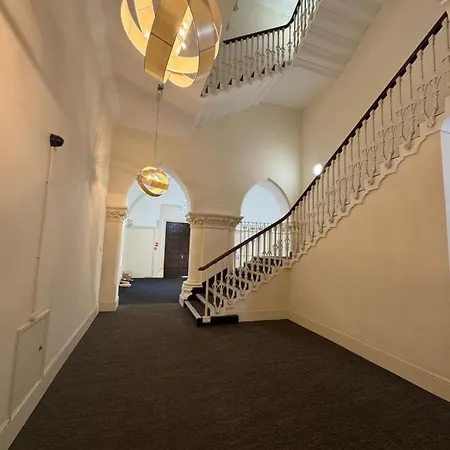 Contemporary 2-bedroom In Wanstead,