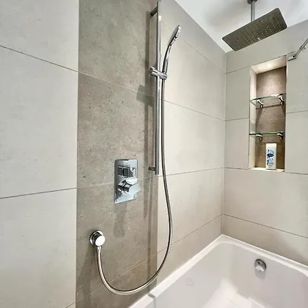 Apartment Luxury 2 Bed London