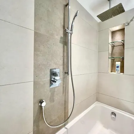 Luxury 2 Bed London