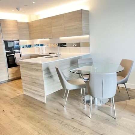 Luxury 2 Bed * London