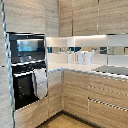 Luxury 2 Bed Apartment *