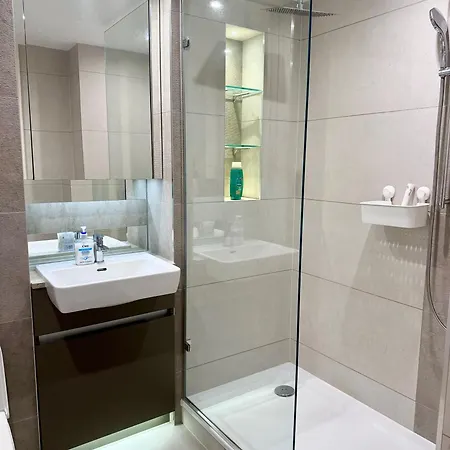 Luxury 2 Bed * London
