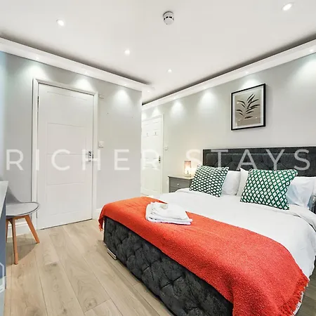 Leyton Guest - And Amenities London