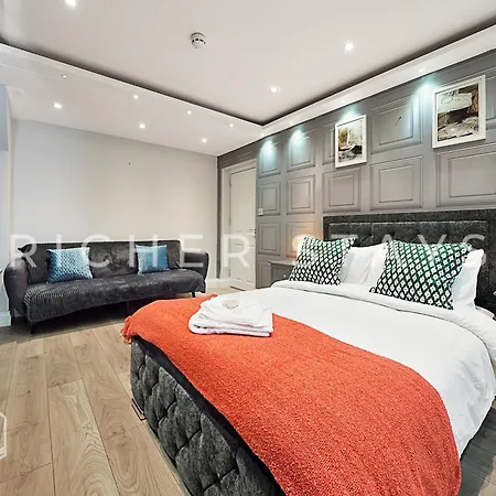 Leyton Guest - And Amenities * London