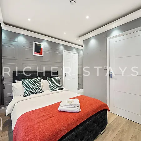 Leyton Guest - And Amenities London