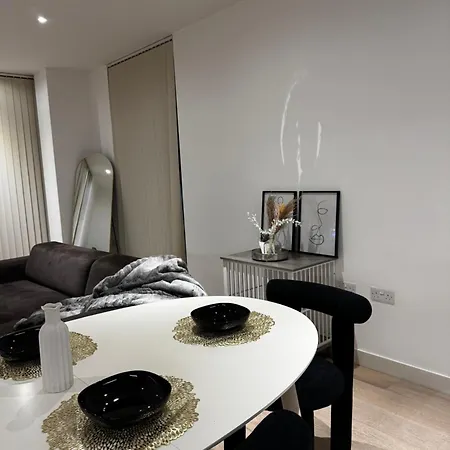 Stunning Lux 2 Bed In Royal Wharf *