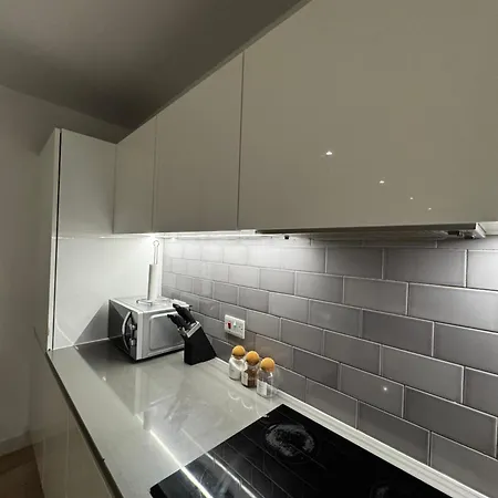 Apartment Stunning Lux 2 Bed In Royal Wharf London