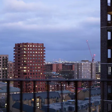 Apartment Skyline View - Lights & Skyline Heights