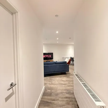 Skyline View - Lights & Skyline Heights Apartment Barking (Greater London)