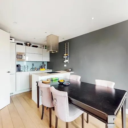 Londwell, Spitalfields & Brick Lane Luxury Balcony Penthouse *