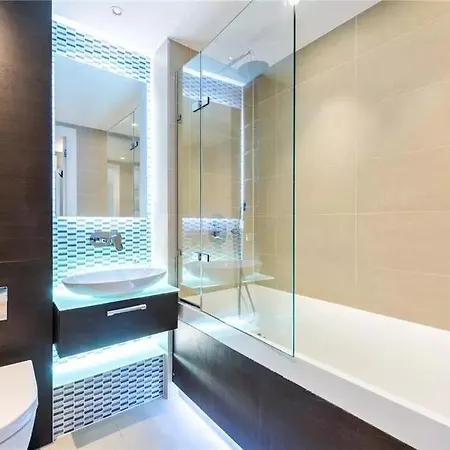 Londwell, Spitalfields & Brick Lane Luxury Balcony Penthouse Apartment London