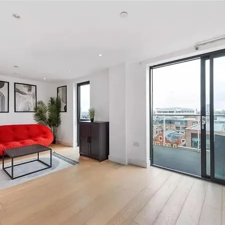 Londwell, Spitalfields & Brick Lane Luxury Balcony Penthouse Apartment