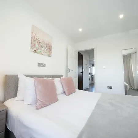 Hatton Heathrow Airport- Free Parking-free Underground To And From Heathrow Airport Hatton Cross Picture-see Fast Hatton Cross To 30min Apartman
