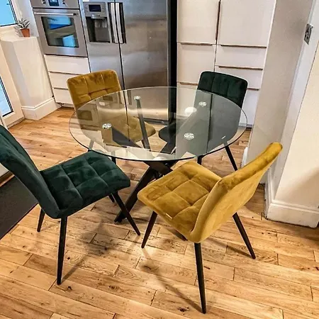3 Bed Townhouse By Harlington *