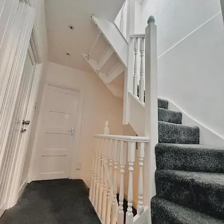 Apartment 3 Bed Townhouse By Harlington *