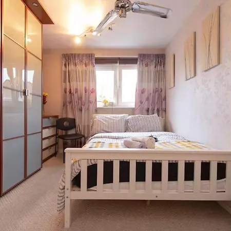 3br-sleeps9-parking-familyfriendly-nearexcel * London