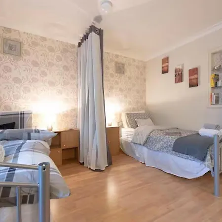 Holiday home 3br-sleeps9-parking-familyfriendly-nearexcel London