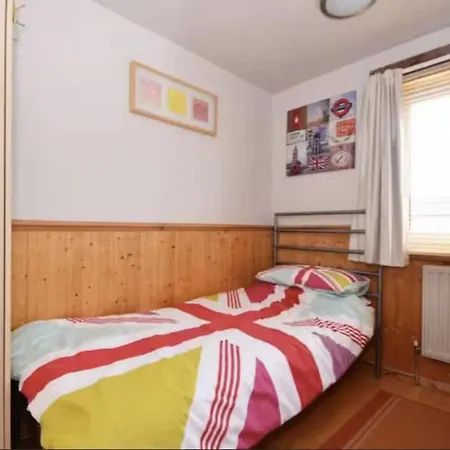 Holiday home 3br-sleeps9-parking-familyfriendly-nearexcel London
