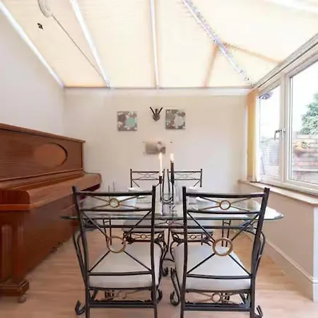 Holiday home 3br-sleeps9-parking-familyfriendly-nearexcel