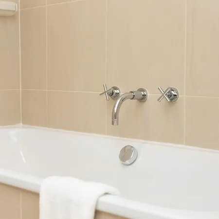 New Listing! Modern 3br, Prime Canary Wharf Apartment *