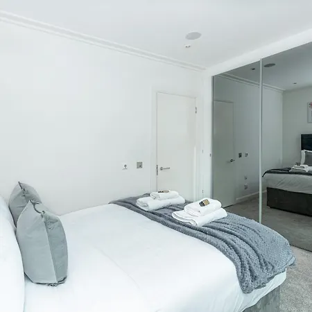 Apartment New Listing! Modern 3br, Prime Canary Wharf *