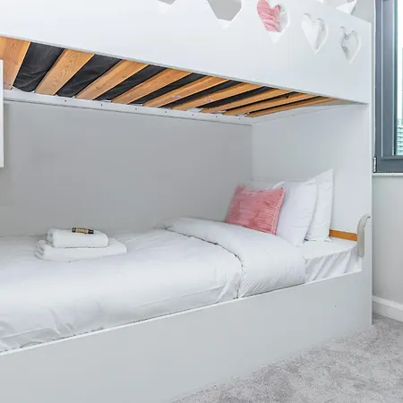 New Listing! Modern 3br, Prime Canary Wharf *