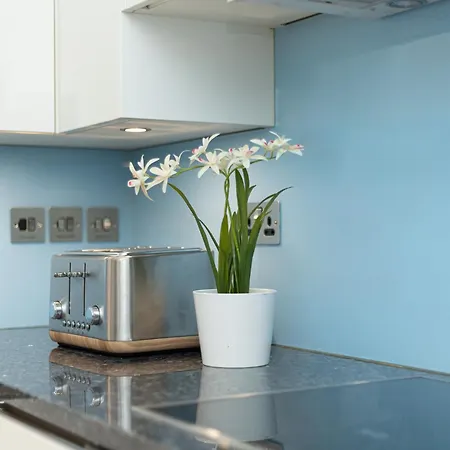 New Listing! Modern 3br, Prime Canary Wharf *