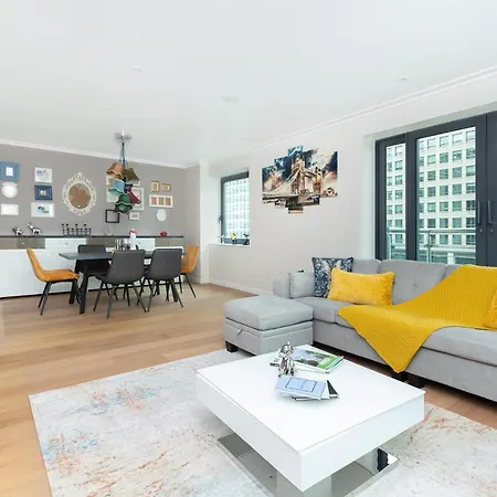 New Listing! Modern 3br, Prime Canary Wharf London