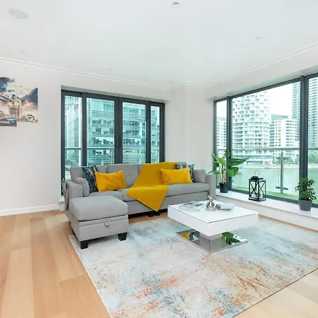New Listing! Modern 3br, Prime Canary Wharf * London