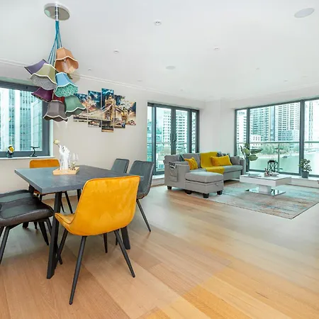 New Listing! Modern 3br, Prime Canary Wharf