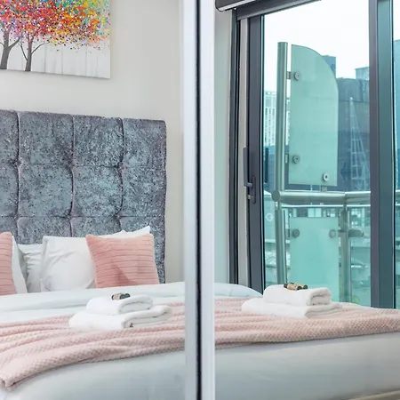 Apartment New Listing! Modern 3br, Prime Canary Wharf *