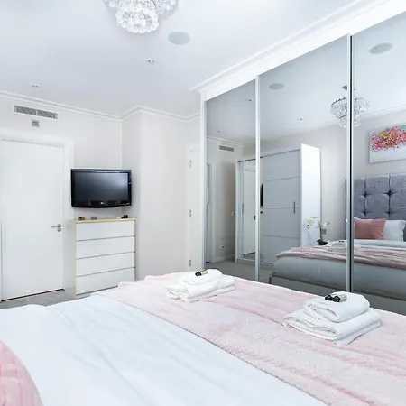 Apartment New Listing! Modern 3br, Prime Canary Wharf London