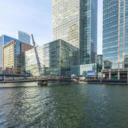 New Listing! Modern 3br, Prime Canary Wharf Apartment *
